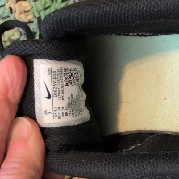 Nike Black and White Women's sneakers size 7 - Picture 4 of 6